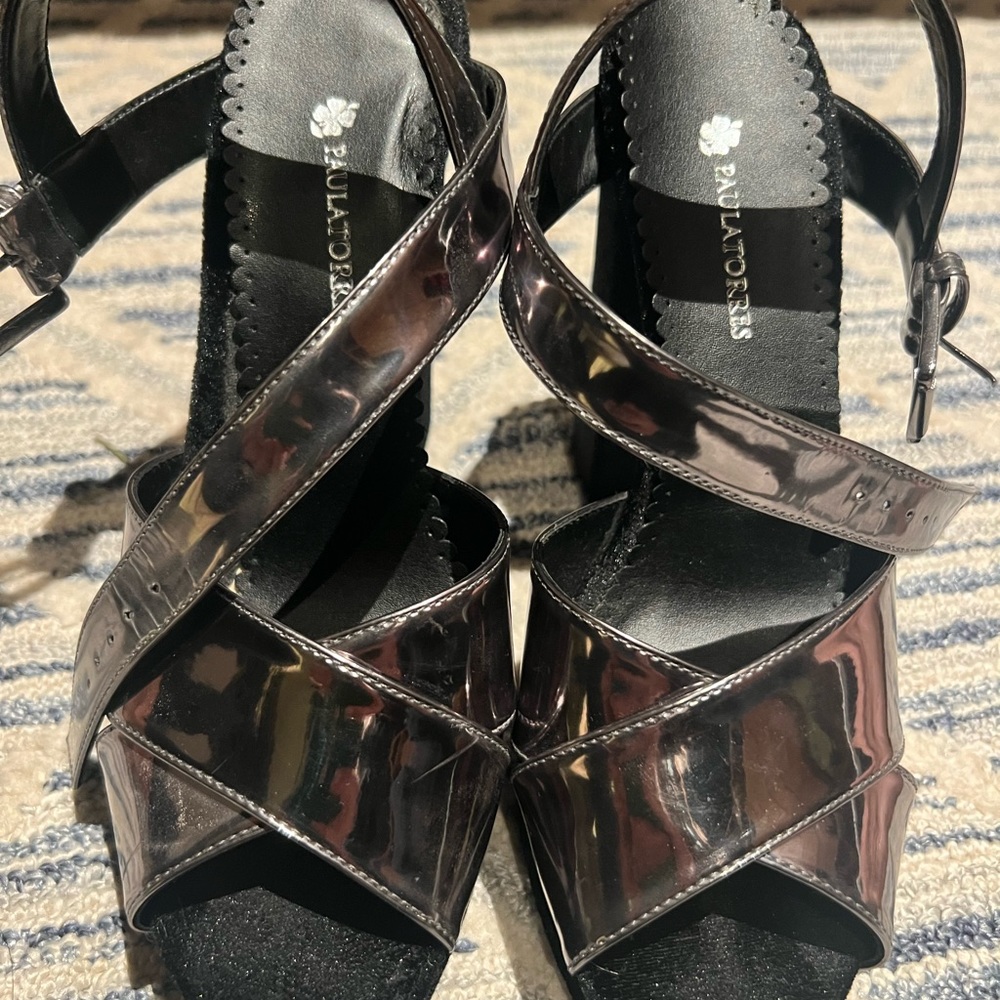 Like new pewter Heels